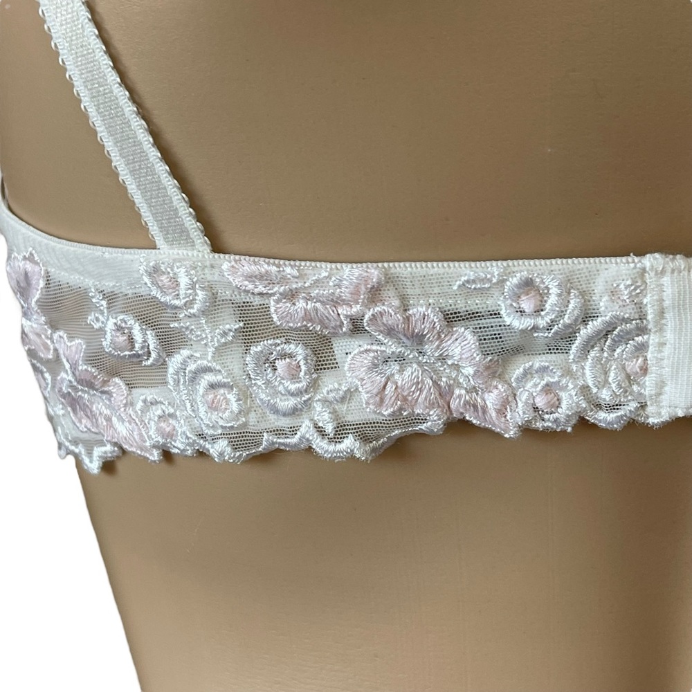Vintage early 90s Lise Charmel retired style pink and white floral romantic bra - Picture 6 of 14